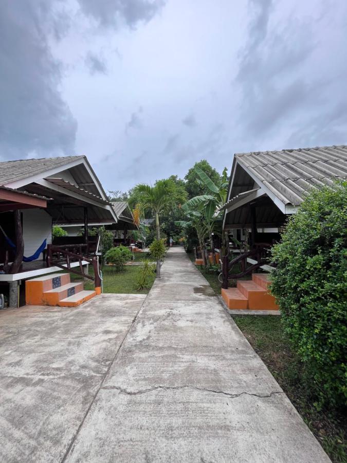 Pyramid Bungalow Hotel Ban Laem Sai Bagian luar foto