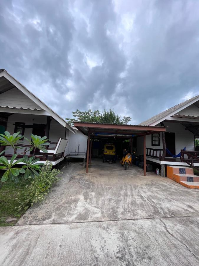 Pyramid Bungalow Hotel Ban Laem Sai Bagian luar foto